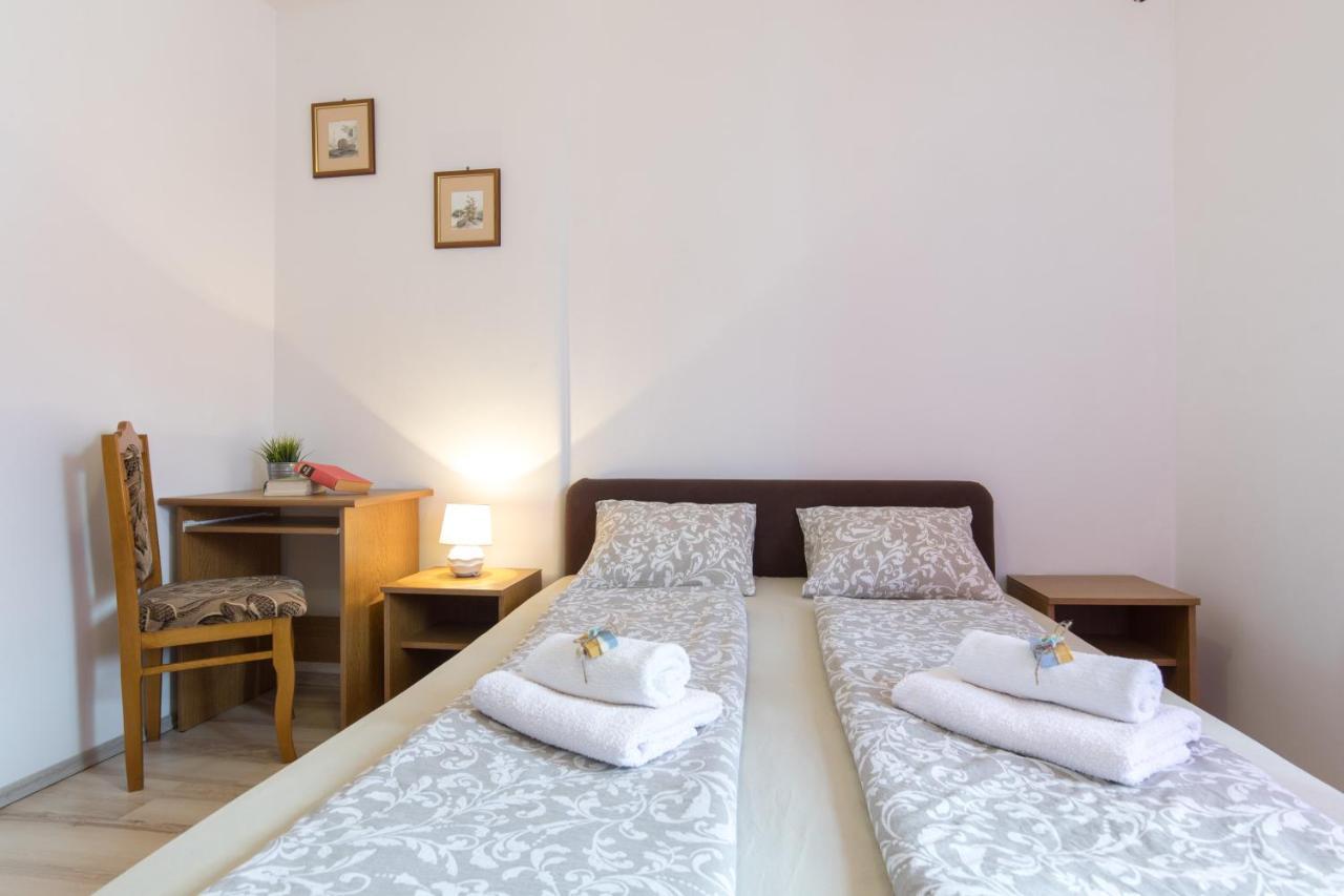 Pape Punat Apartmani I Sobe Екстериор снимка