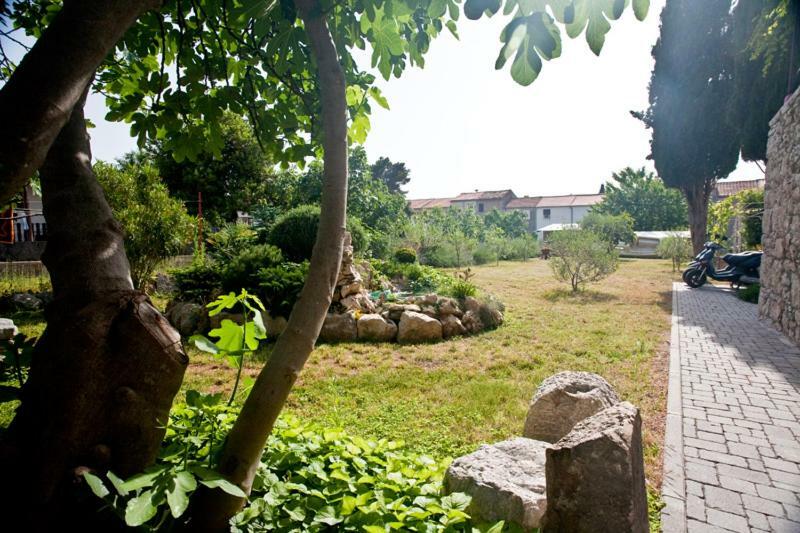 Pape Punat Apartmani I Sobe Екстериор снимка